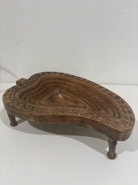 Hand-Carved collapsible wooden basket trivet Preowned with removable feet